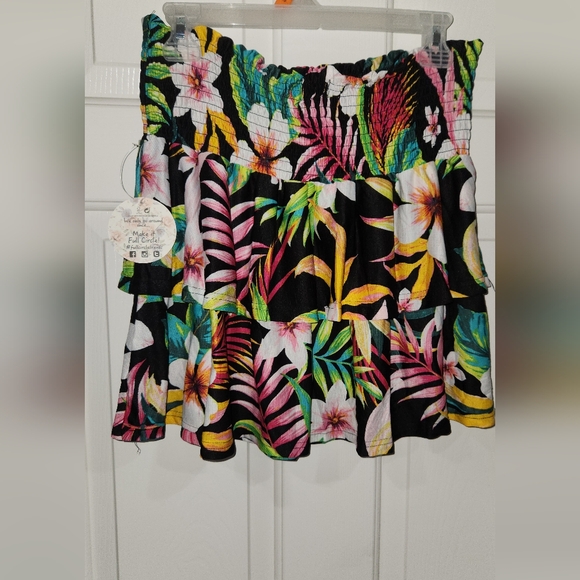 NWT !! FASHION NOVA JOLIE AND JOY FLOWER MINI SKIRT !! - Picture 4 of 6